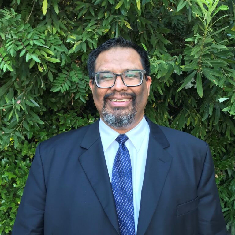 Headshot of Fernando Reyes